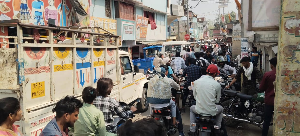 The problem of traffic jam increased due to encroachment, administration is silent