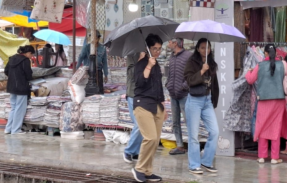 Hail fell in Atal Tunnel, cold increased due to rain in Koksar