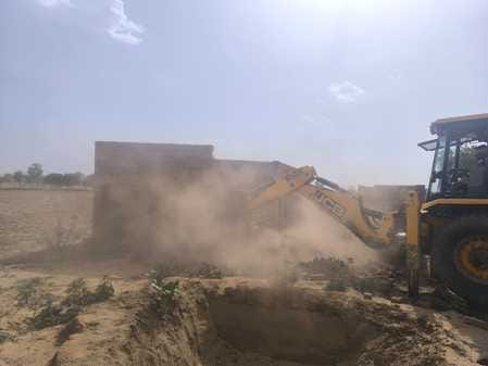 Bulldozer runs on illegal colony in Kosli