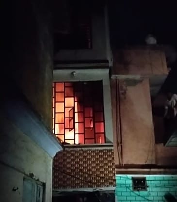 Fire in the house caused loss of lakhs