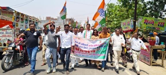 Congress workers raised slogans against the minister