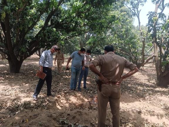 Bijnor: 62-Year-Old Man Found Hanging in Mango Orchard Hut in Bijnors Badhapur