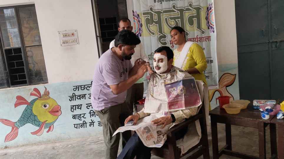 Municipal commissioner inaugurated the mask workshop