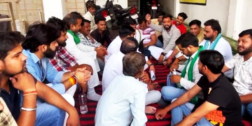 Officers of Bhakiyu Bhanu staged a sit-in protest at the XEN office