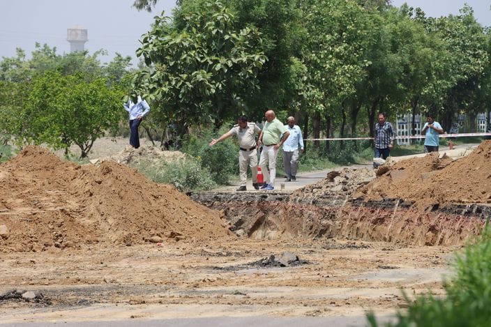 PNG line leaked on NH 9 in Rohtak