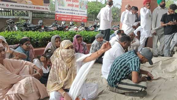Dharna for the arrest of father-in-law, then got assurance