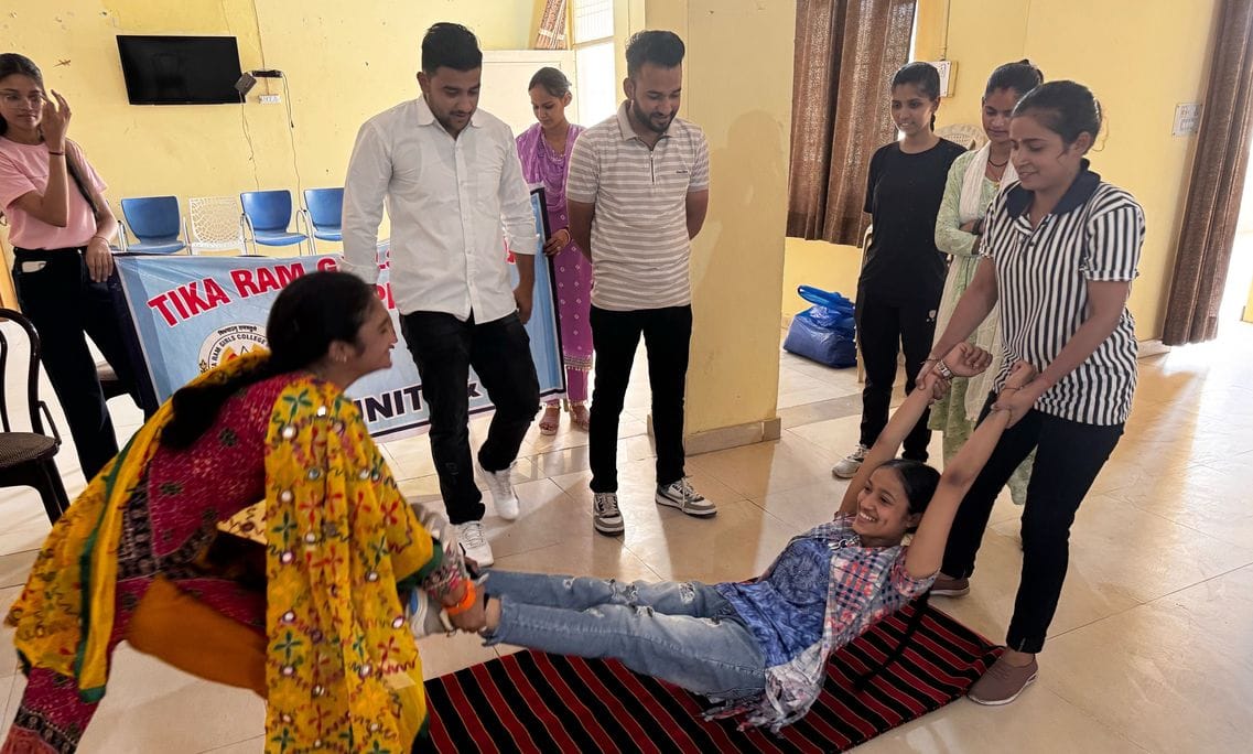 Civil defense training given to volunteers