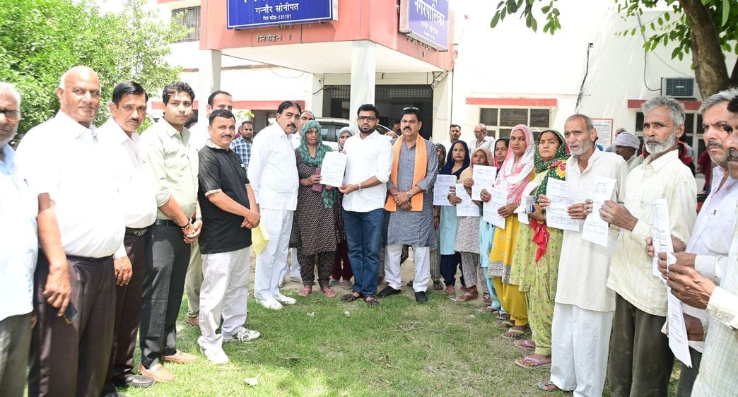 16 beneficiaries received checks worth Rs 13.20 lakh under PM Awas Yojana