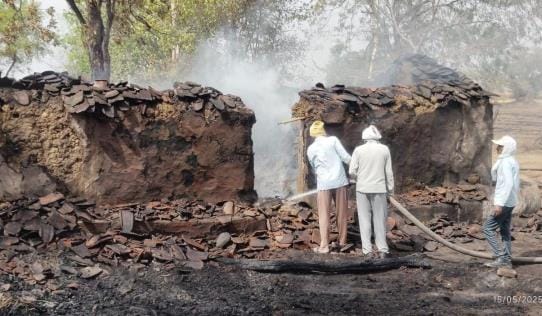 Five houses burnt due to fire, loss of lakhs of rupees