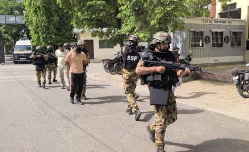 Armed youths opened fire in the court premises