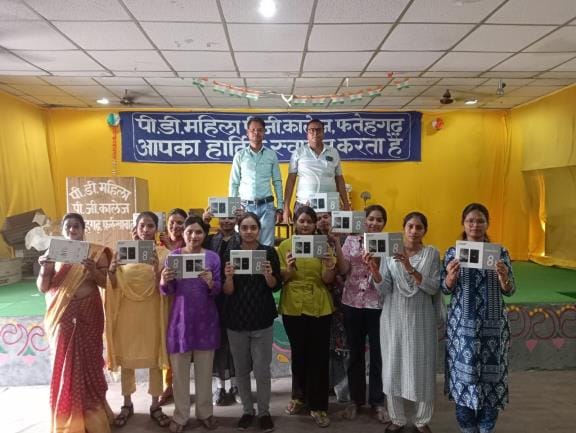 Tablet distribution took place in PD Mahila PG College