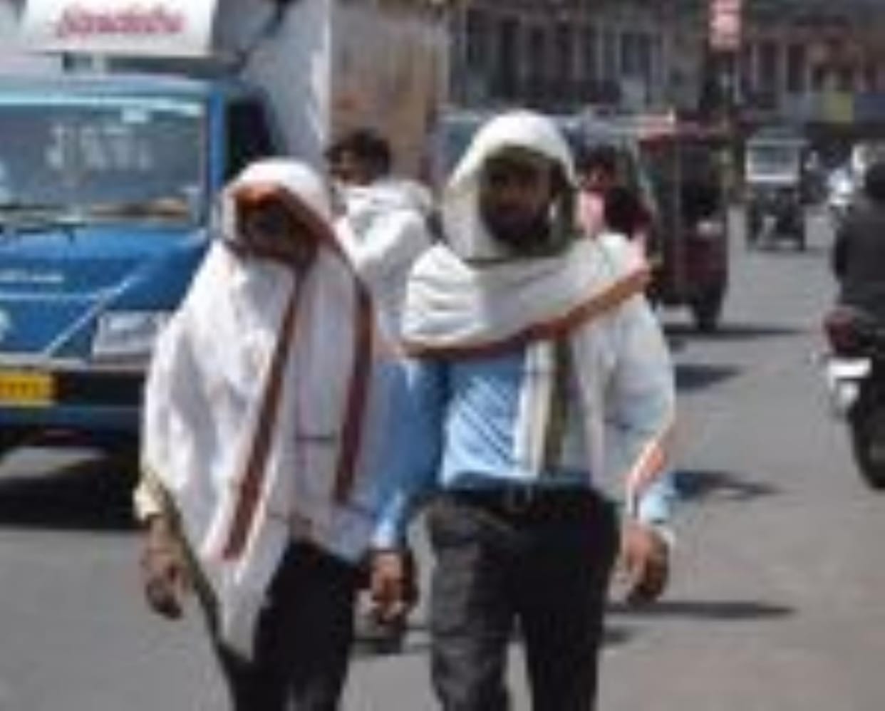 Heat wave lasted the whole day, temperature reached 44 degrees