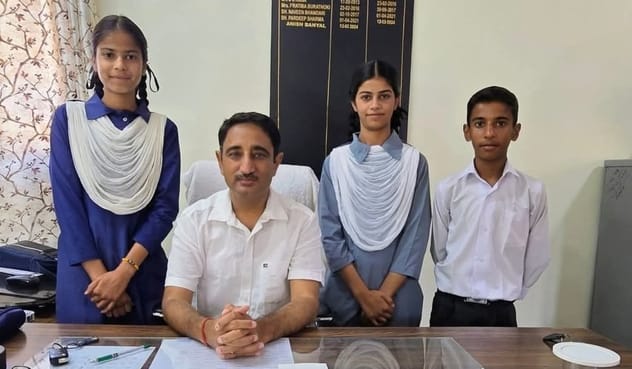 Toppers became principals for a day in Khaniyara school