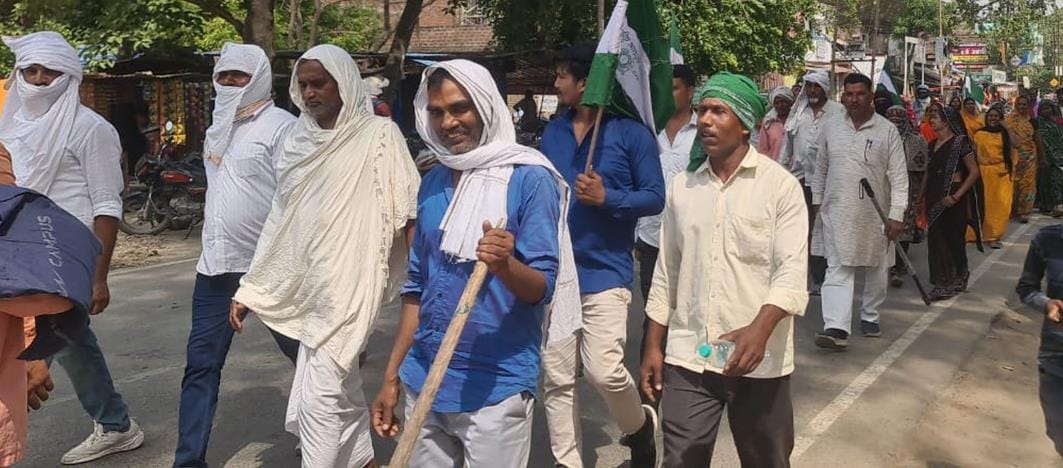 If SDM did not take memorandum then announced march to Lucknow