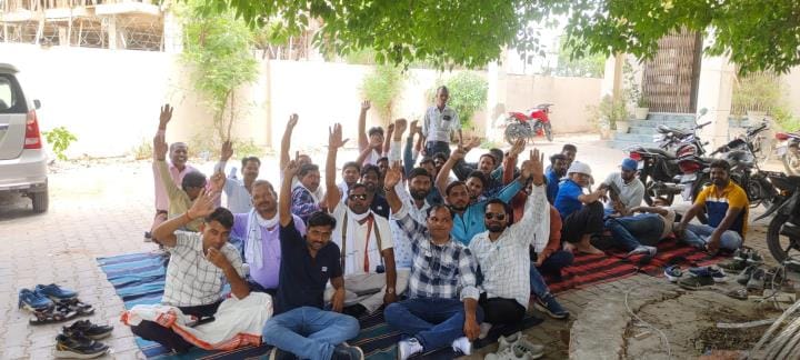 Contract workers staged a sit-in at the Chief Engineer's office