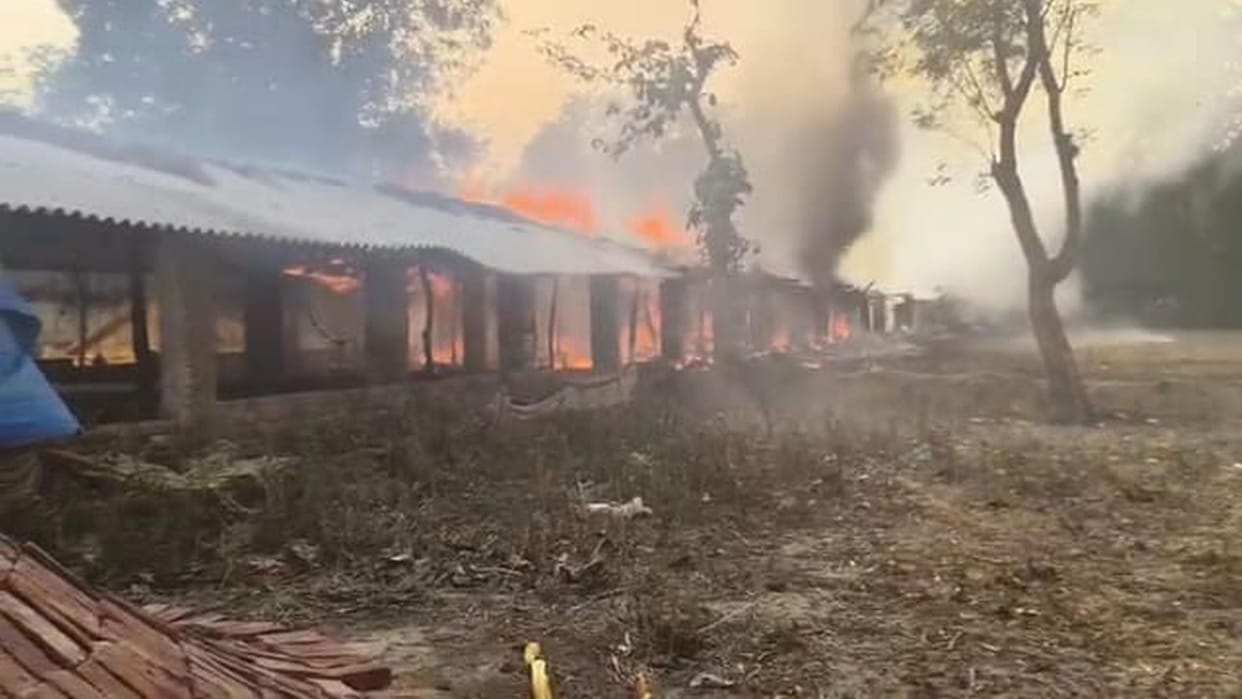 23 houses burnt to ashes in the fire