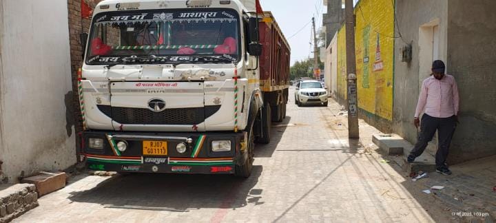 People are troubled by commercial activities in residential areas, they have to call Dial 112 daily