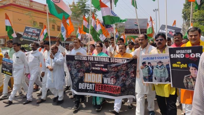 Salute to the bravery of the army by taking out the Tricolor Yatra