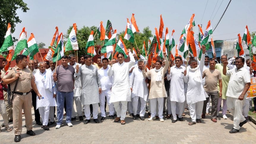 Tiranga Yatra taken out in Jamni, salute paid to the valor and valor of the army