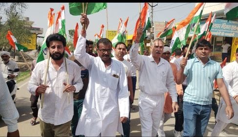 Villagers took out a tricolor march in Gatauli