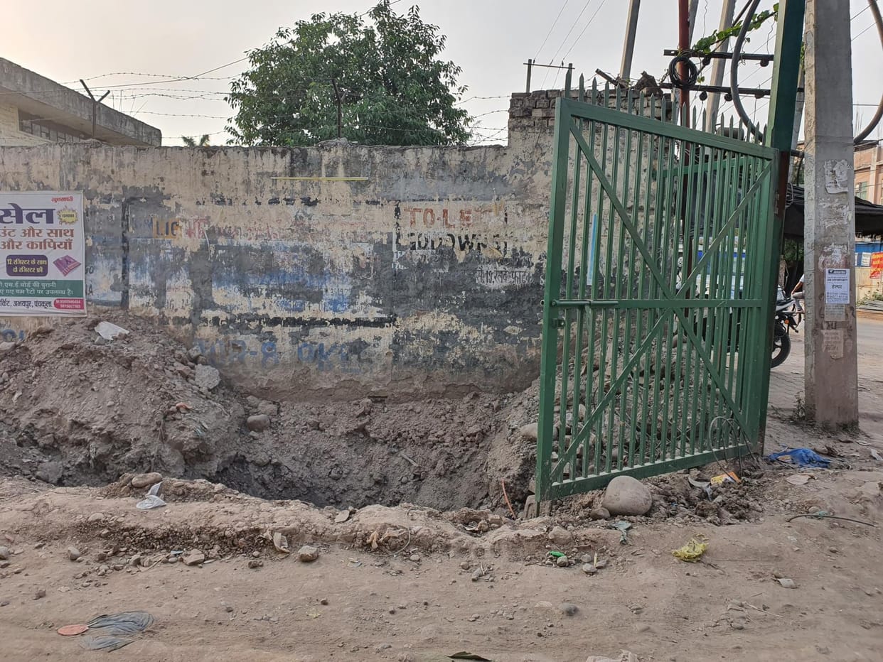 A deep pit at the main gate of Abhaypur, fear of accident