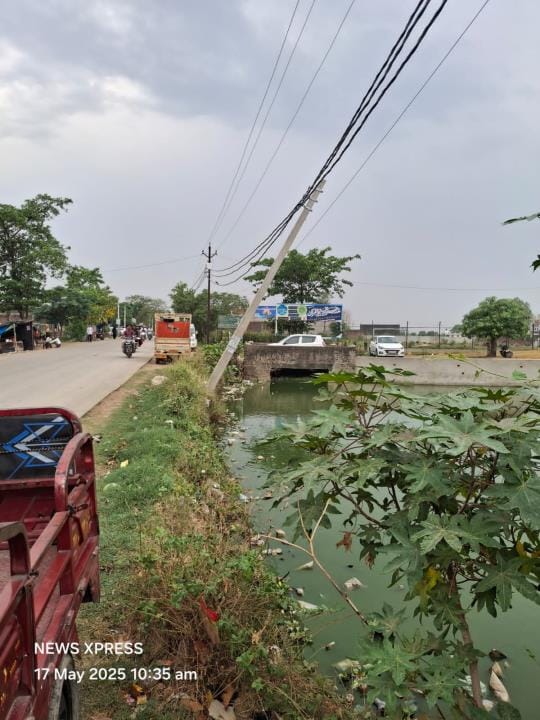 Electricity pole bent on BM City road, fear of accident