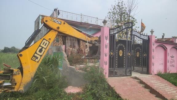 Four houses built on road land demolished