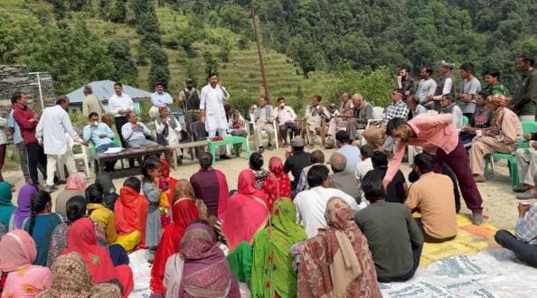 The MLA listened to the problems of the people and reviewed the condition of the school and hospital.
