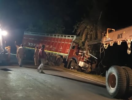 Banswara News: Truck overturned on a jeep on Banswara-Udaipur road, four people of the same family died