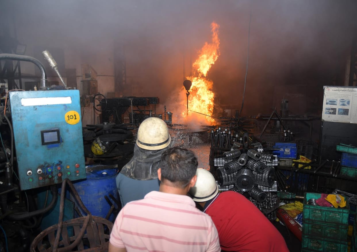Fire broke out in a factory, firefighters brought it under control