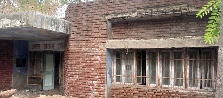 Ateli's Bal Bhavan has turned into ruins, children of 43 villages of Ateli are lagging behind
