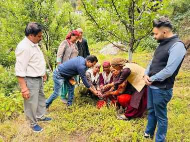 Kalash Yatra reached Funja Gaura for the statue of former Chief Minister Late Virbhadra Singh
