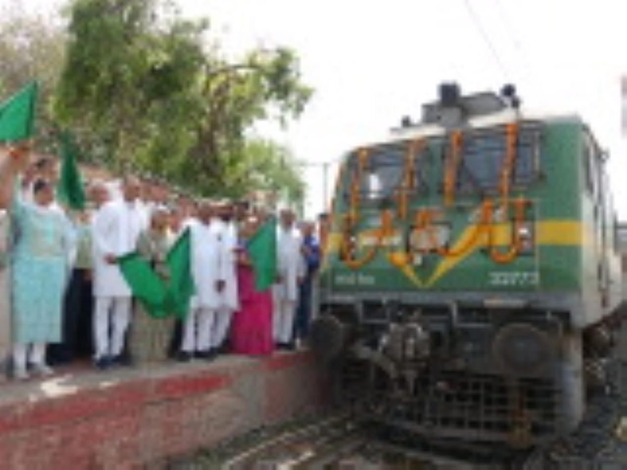 MEMU train ran for Chandigarh, Delhi train also left from Satrod