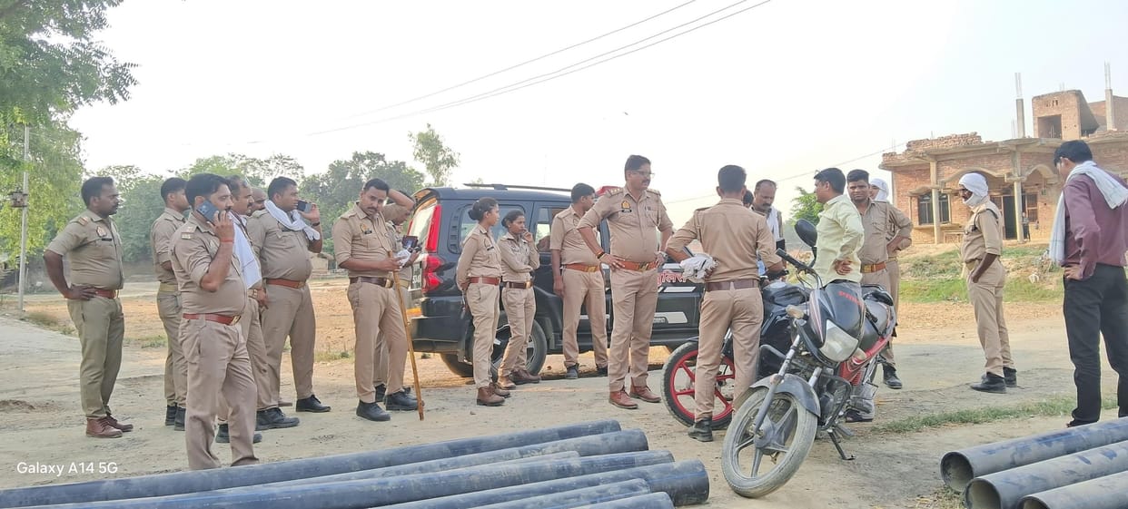 Stone pelting on police who came to arrest the accused of robbery