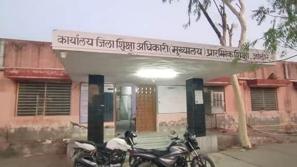 नकल गिरोह से जुड़े पांच शिक्षक बर्खास्त