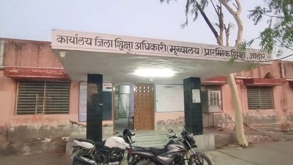 नकल गिरोह से जुड़े पांच शिक्षक बर्खास्त