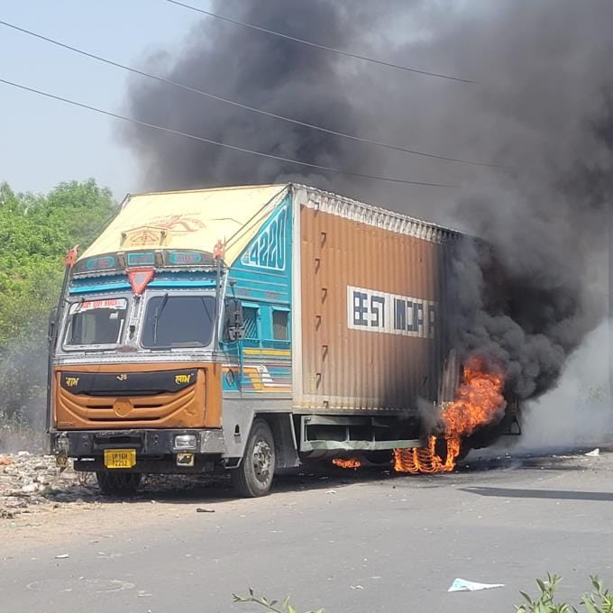Container burnt due to garbage fire, fire brigade arrived late