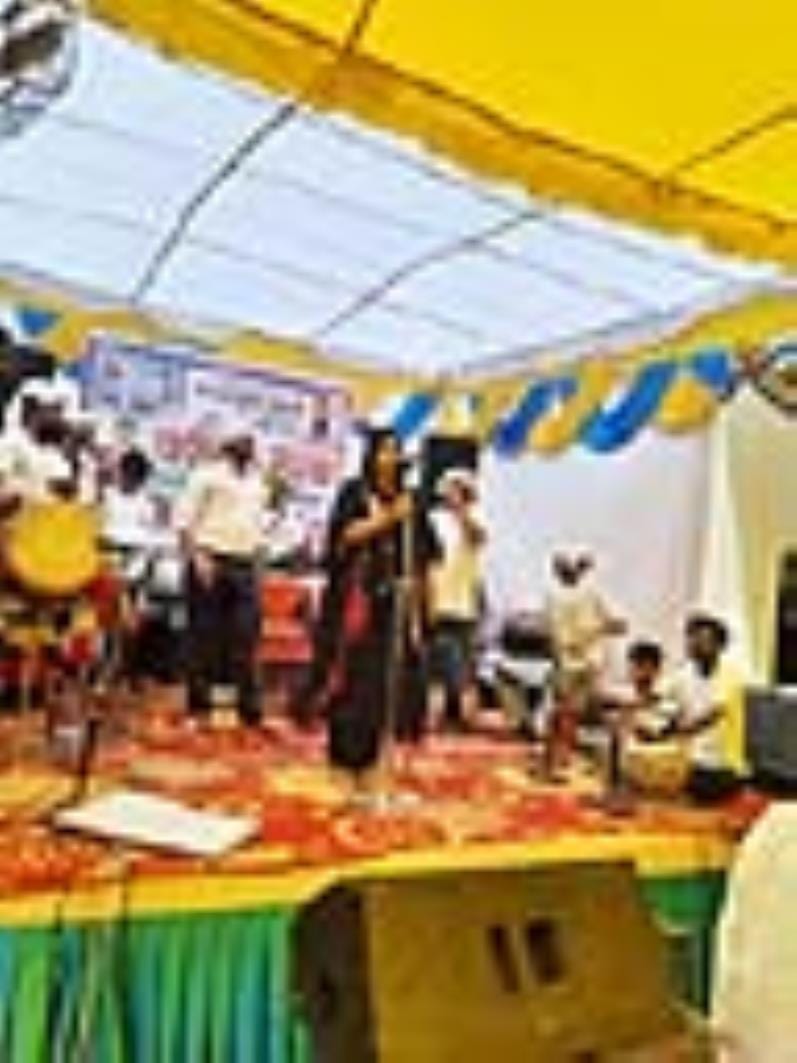 Devotees prayed at the shrine of Dera Baba Bulleshah