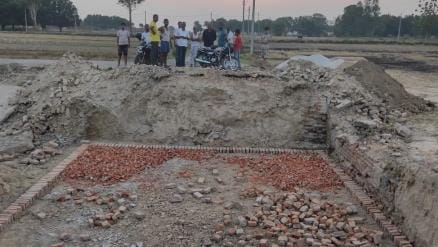 Villagers stopped the construction of CC road and culvert which was being done against the standards