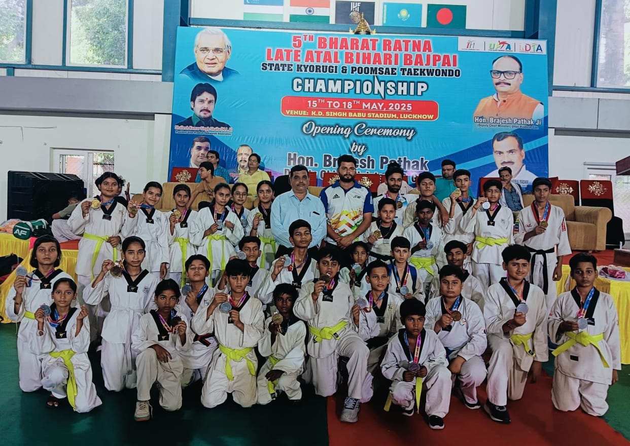 Ashika, Kanika, Anjali, Ishika, Saloni, Anshika and Arushi got gold medals