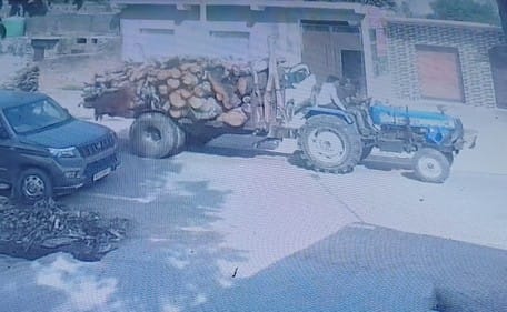 The forest department kept sleeping, the illegal felling trolley disappeared in broad daylight