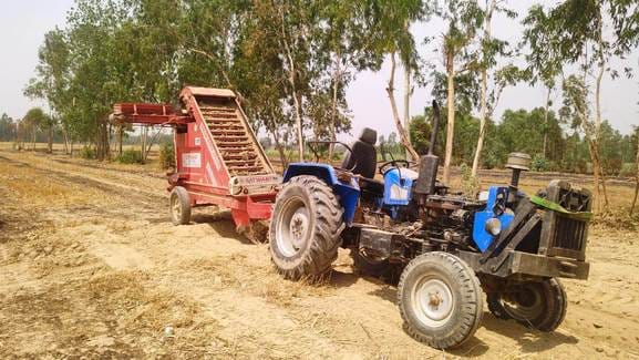 Three tractor-trolleys and one machine seized during illegal mining