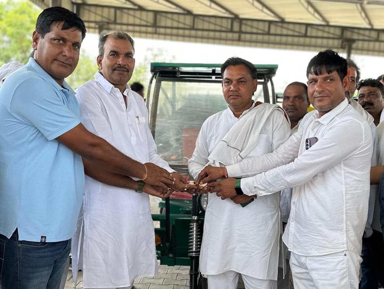 e rikshaw given to 8 villages