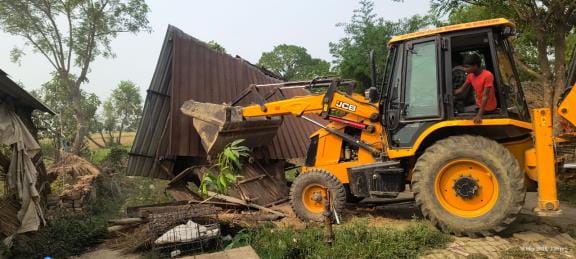Administration's bulldozer was used and 10 huts were removed