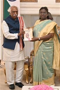 Governor met President Murmu, presented his book.