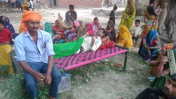 Villagers burst into tears after seeing the funeral of mother and son on the same pyre