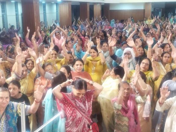 God resides in the heart of every living being - Sakshi Gopal Das