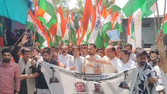 BJP took out Tiranga Yatra in Hamirpur in honor of brave soldiers