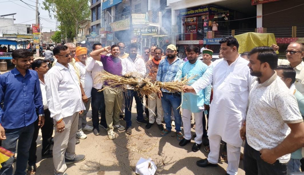 Protest expressed by burning the effigy of Akhilesh Yadav
