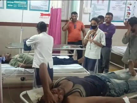 अस्पताल में मौजूद परिजन